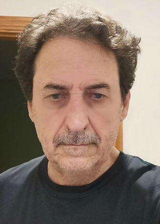 Ha recibido varios premios de diseño de carteles en Catarroja, Dénia, Chiva, L’Alcúdia, Soneja y Torrent, que reconocen su trabajo creativo en comunicación visual.
Su obra fotográfica ha sido expuesta en España en la Fundación Baleària y la Fundación Mutua de Levante, así como internacionalmente en exposiciones colectivas en Coubron (Seine-Saint-Denis) y en la Bienal Internacional de Épinal en Francia.
En 2025 fue galardonado con un Diploma de la Académie des Arts-Sciences-Lettres de París, en reconocimiento a su contribución artística.