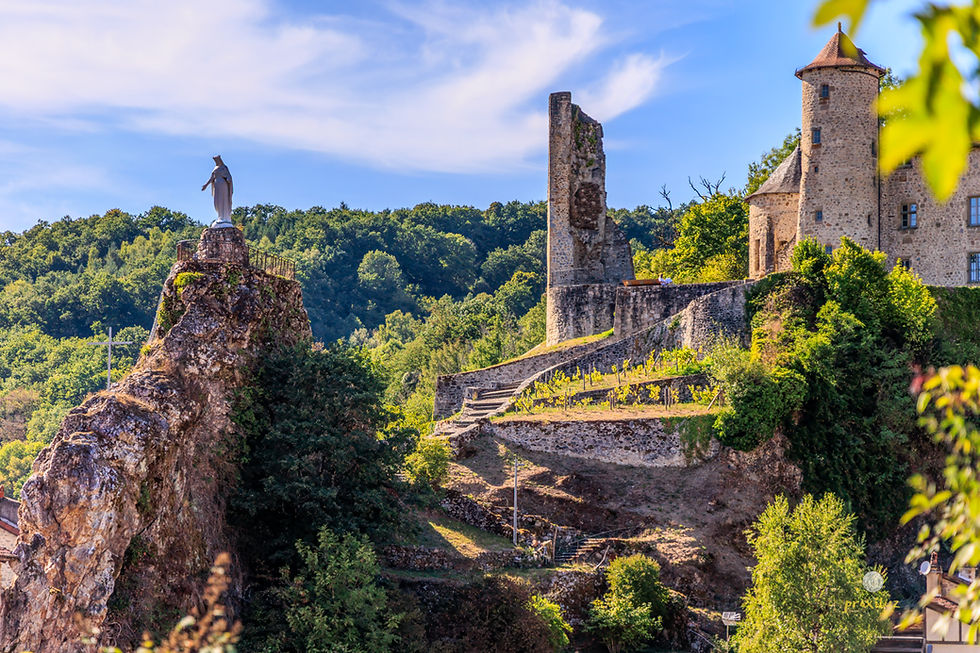 Laroquebrou : Perchés sur le rocher la Vierge et le Château