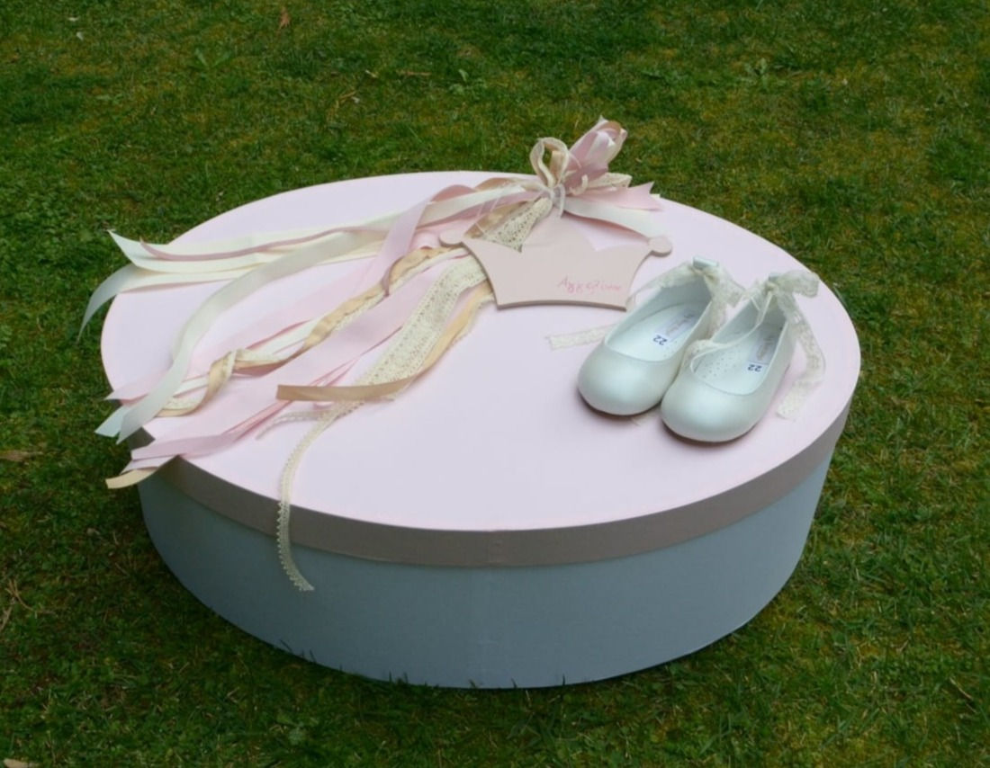 Οβάλ κουτί βάπτισης με ξύλινο στέμμα