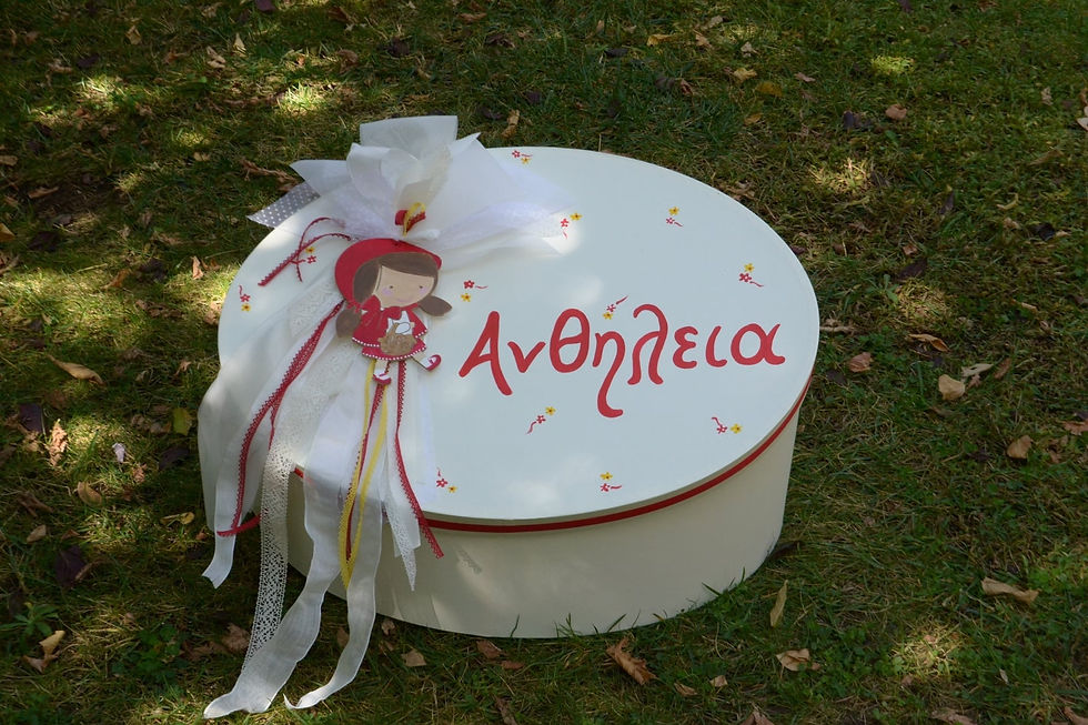 Οβάλ κουτί βάπτισης ζωγραφιστό με θέμα κοκκινοσκουφίτσα