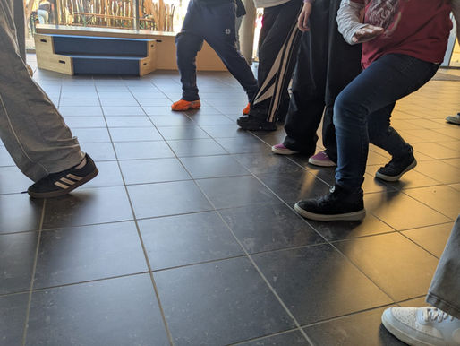 Und Freeze! - Theater an der Montessori-Schule in Schweinfurt
