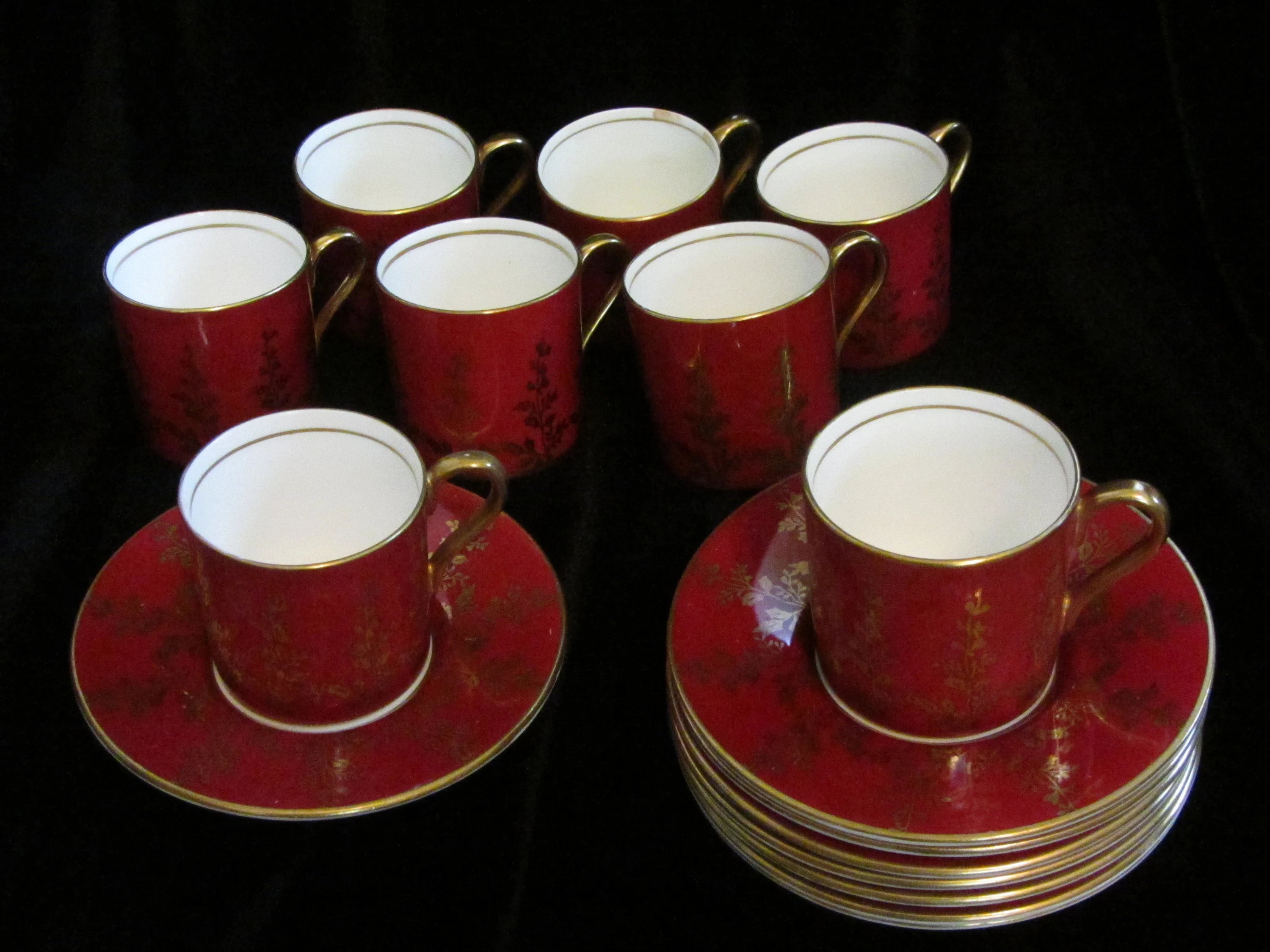 Red 1920s coffee cups for your Jazz Dinner.
