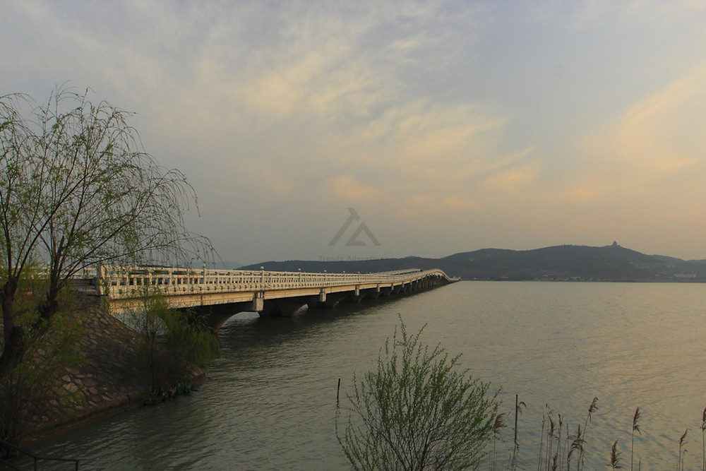 Grey day late afternoon bridge on Lake Tai. Cycle over a couple of these.