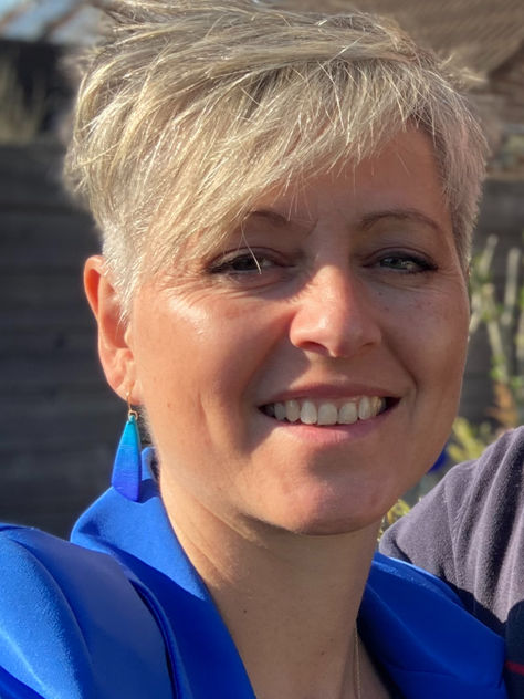 Holistische transformatiecoach Tania Moräntz deelt haar unieke coaching aanpak versus Tony Robbins methode