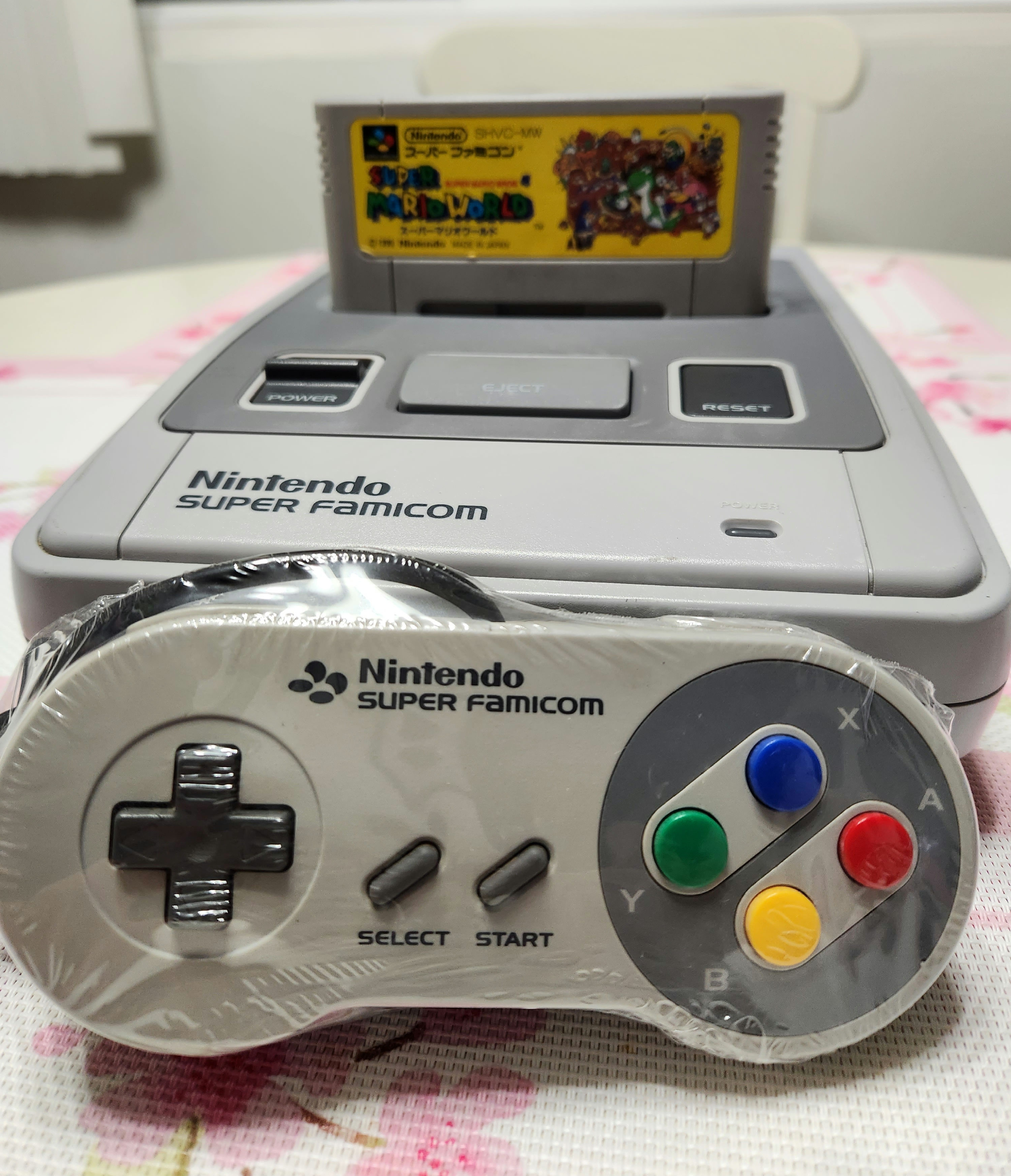 Super Famicom System with Super Mario World (Pre-Owned)