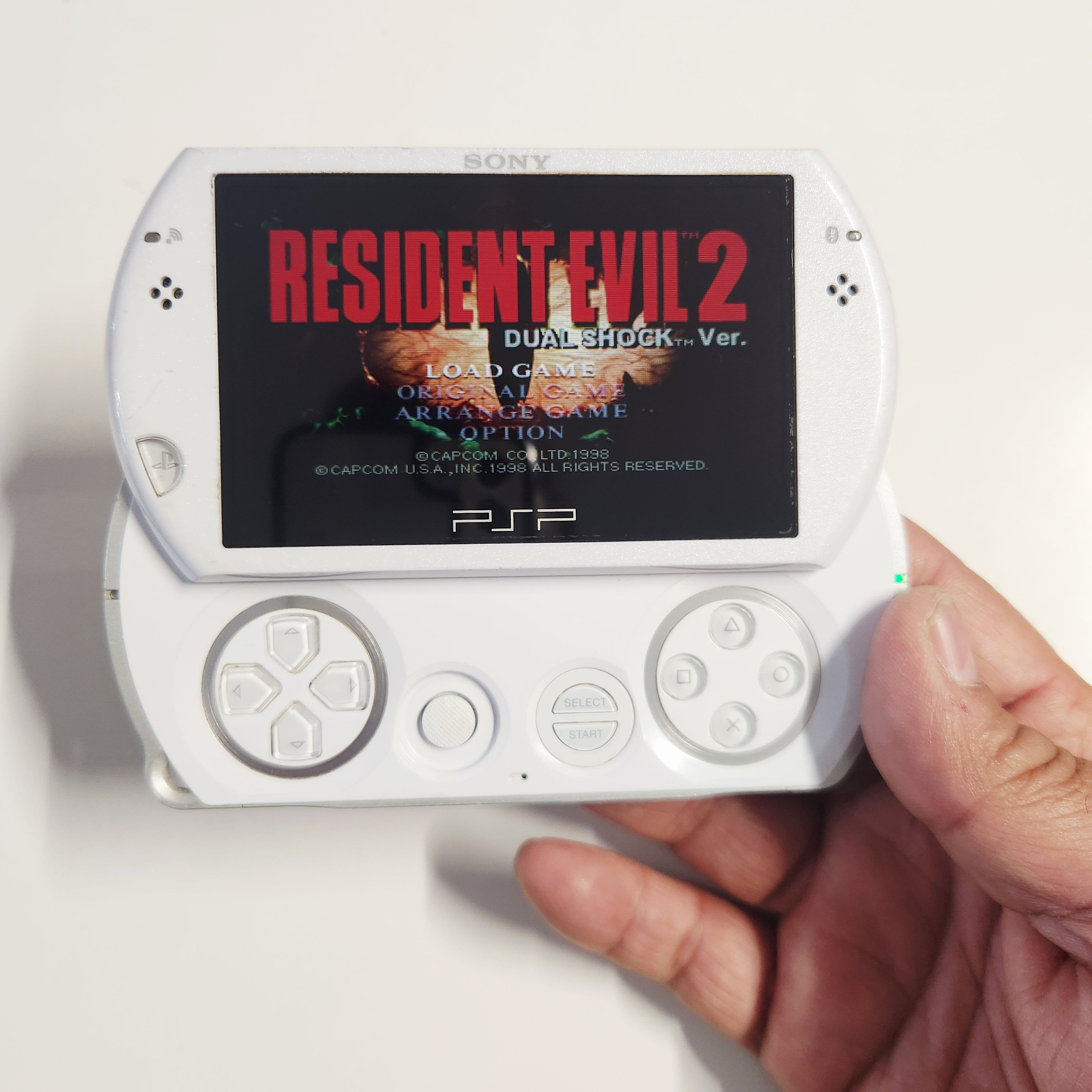 Sony PSP GO Pearl White Console With Games - *READ*