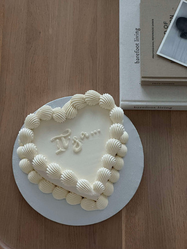 Heartshaped gender reveal cake