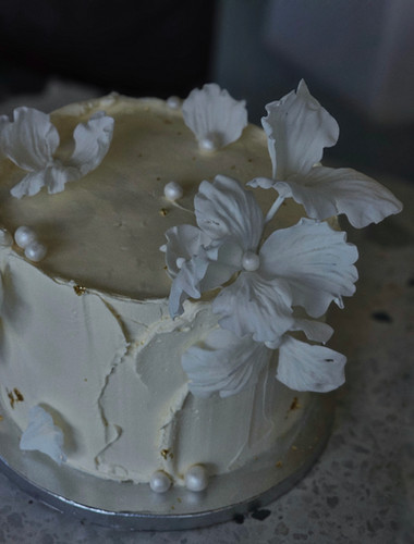 Wedding cake with handmade flowers