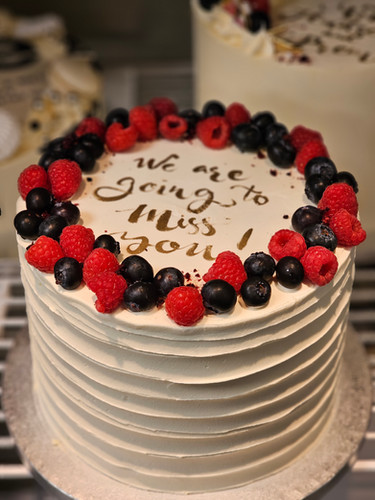 Simple berry cake