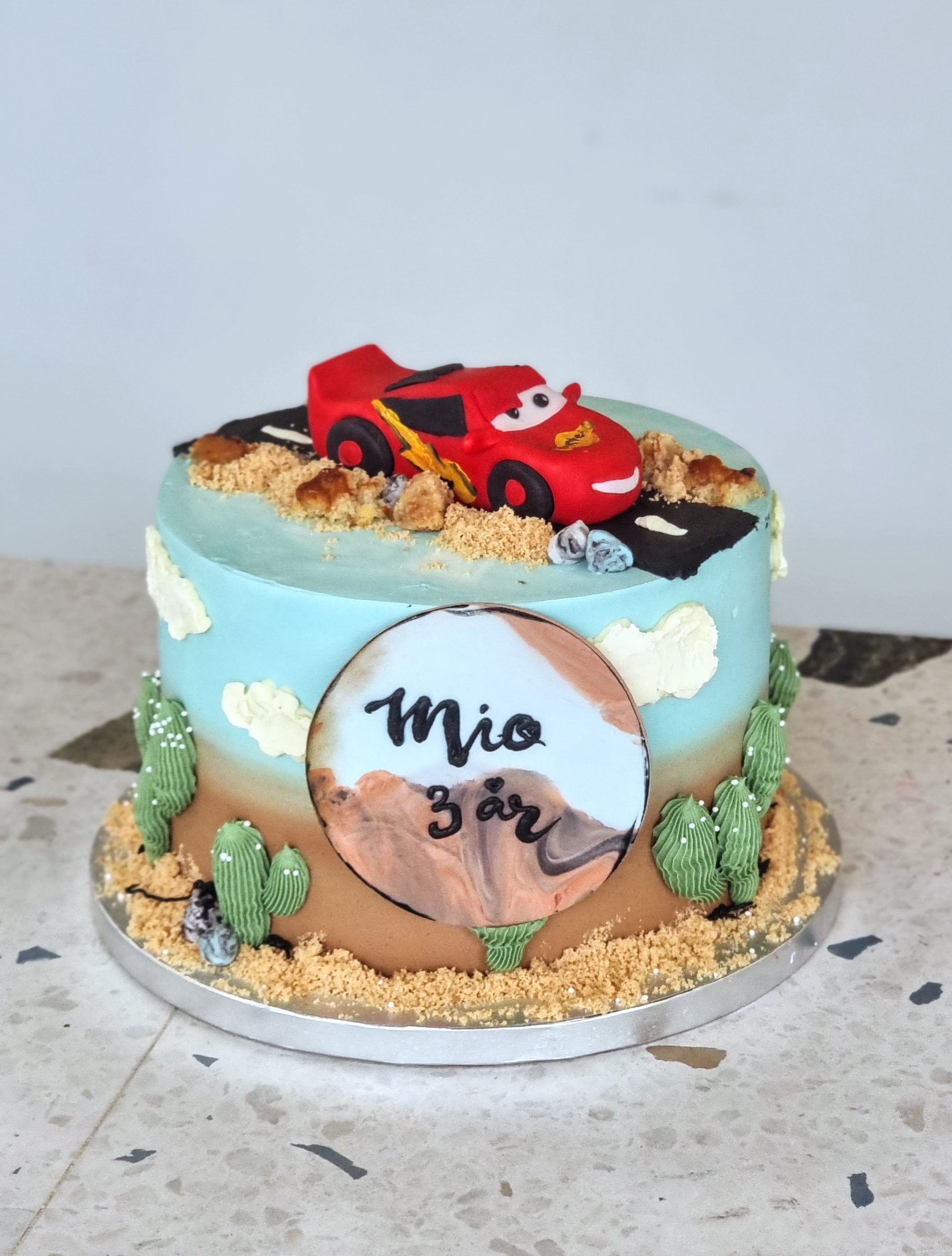 Køretøj temakage Lynet McQueen | Triple chocolate | 50 personer - 3 etager