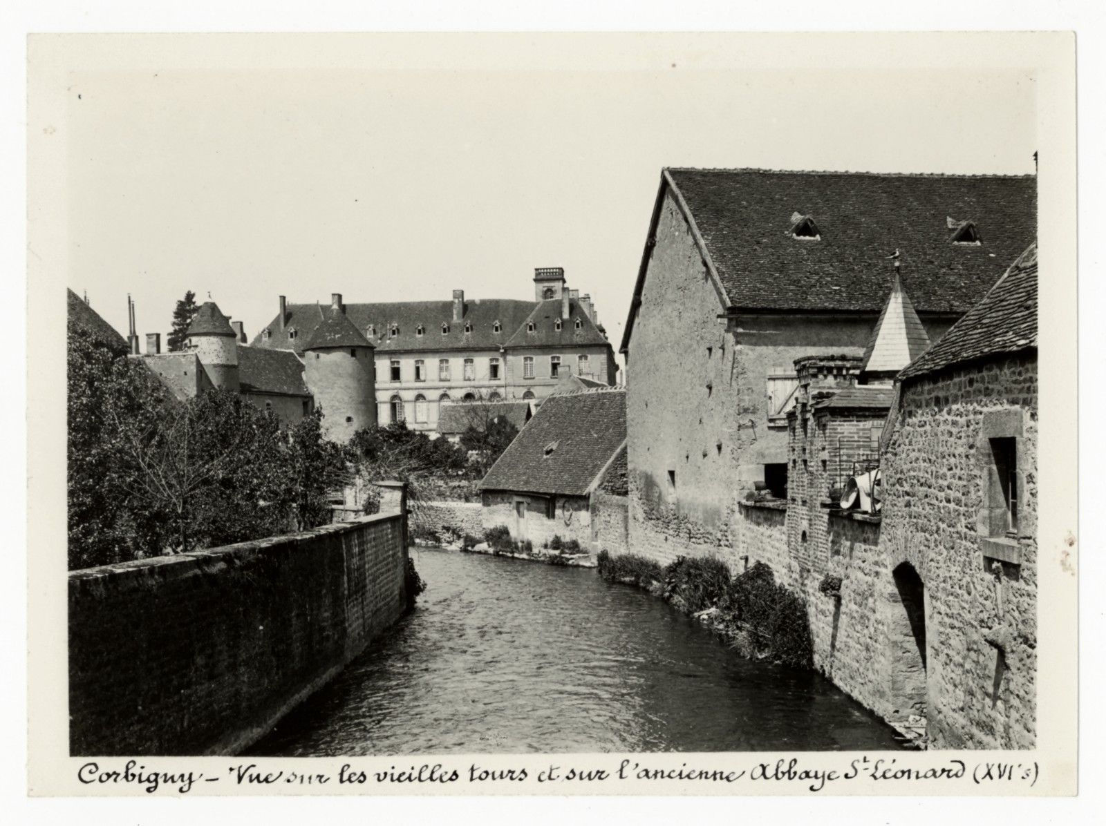 Photographie ancienne vers 1910 Corbigny Nièvre Bourgogne vieilles tours abbaye