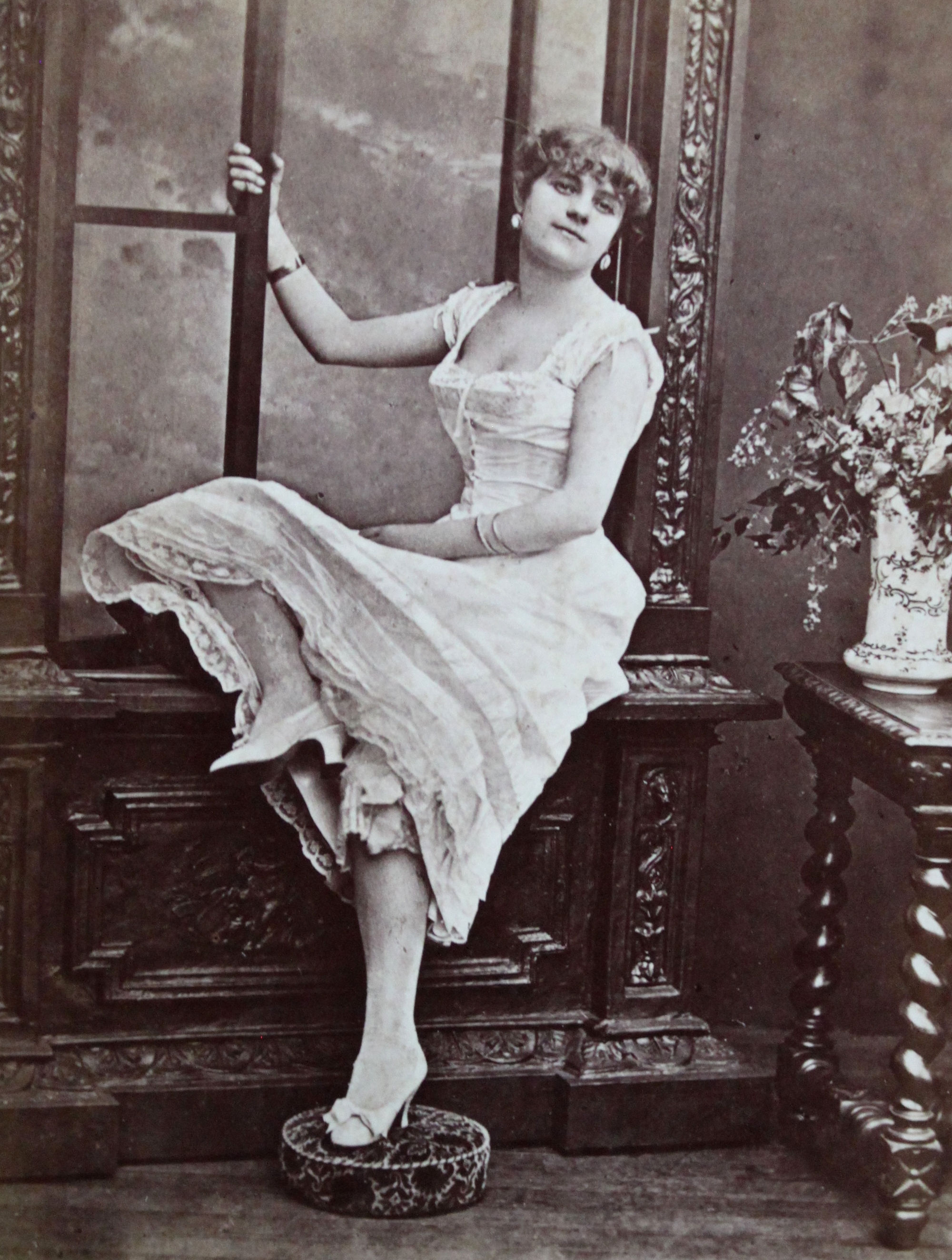 Alice Marot, actrice et "poule de luxe" (1880). Photographie originale. Rare