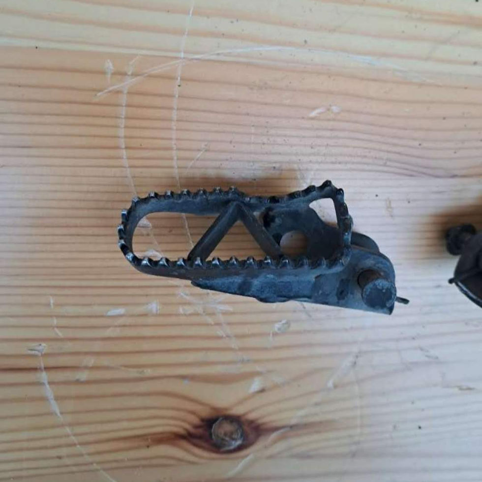 Thumbnail: Front footrests Generic/KSR