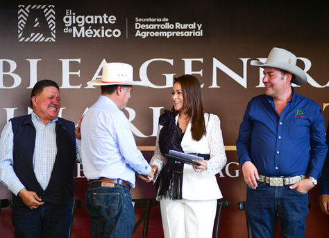 TERE JIMÉNEZ FORTALECE ALIANZA CON GANADEROS PARA IMPULSAR UN CAMPO MÁS PRODUCTIVO