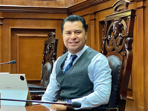 LUIS LEÓN ATIENDE PETICIONES DE LAS FAMILIAS DEL DISTRITO 15