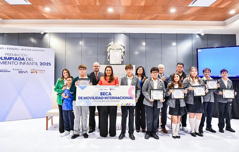 TERE JIMÉNEZ IMPULSA CON BECAS A ESTUDIANTES BRILLANTES QUE COMPETIRÁN EN ESTADOS UNIDOS Y SINGAPUR