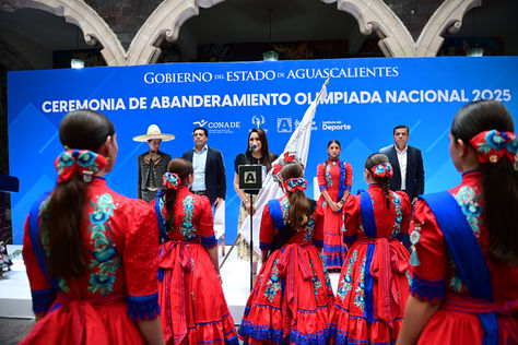 ABANDERA TERE JIMÉNEZ A ATLETAS QUE REPRESENTARÁN A AGUASCALIENTES EN LA OLIMPIADA NACIONAL 2025