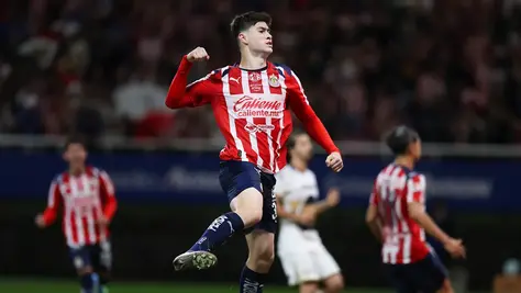 ¡SE SALVARON! CHIVAS RESCATÓ EL EMPATE ANTE PUMAS CON PENAL POLÉMICO AL ÚLTIMO MINUTO