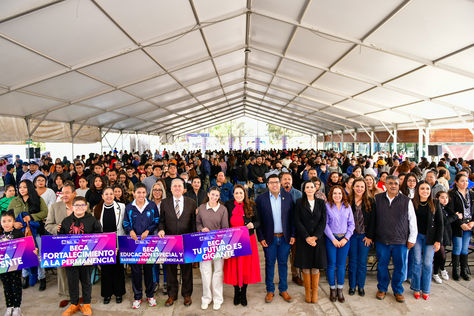 TERE JIMÉNEZ CONTINÚA LA ENTREGA DE BECAS, AHORA EN JESÚS MARÍA