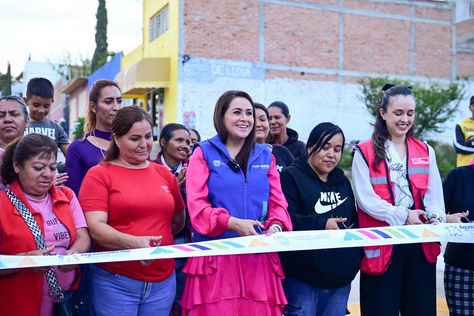 CON UNA INVERSIÓN SUPERIOR A LOS 6 MILLONES DE PESOS TERE JIMÉNEZ ENTREGA CALLES REHABILITADAS CON CONCRETO HIDRÁULICO EN CUMBRES III