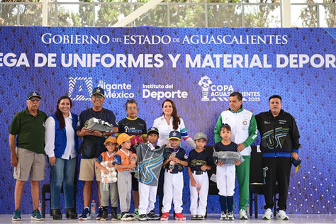 TERE JIMÉNEZ ENTREGA UNIFORMES A ATLETAS DE LA COPA AGUASCALIENTES