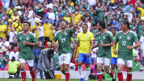 ¡FIESTA EN EL ESTADIO AZTECA! MÉXICO VENCE A BRASIL EN EL PARTIDO DE LEYENDAS CON DOBLETE DE ORIBE PERALTA