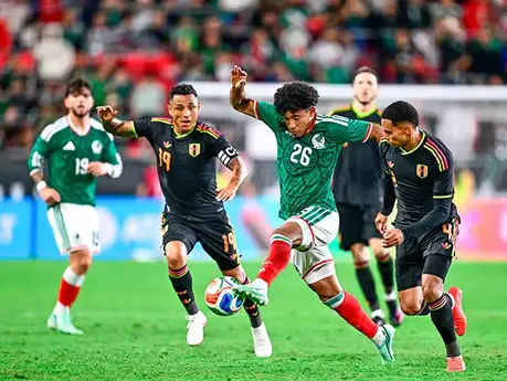 MÉXICO VIENE DE ATRÁS Y RESCATA EMPATE ANTE PERÚ