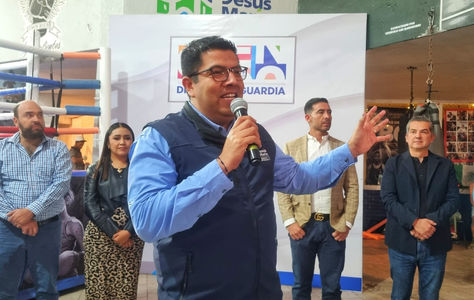 ENTREGA CÉSAR MEDINA RING DE BOX PROFESIONAL A LA ACADEMIA MUNICIPAL.