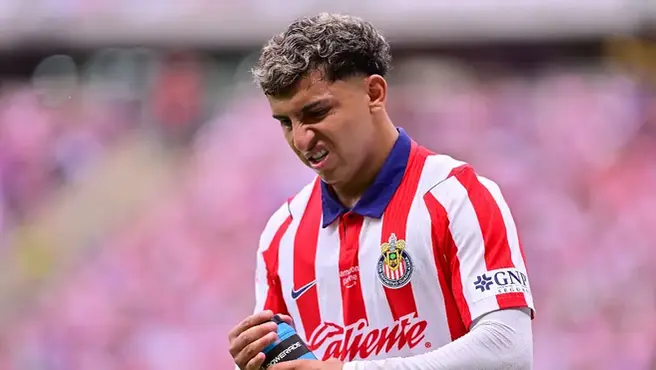 ¡OTRA BAJA! COTORRO GONZÁLEZ ES BAJA CON CHIVAS ANTE QUERÉTARO POR LESIÓN