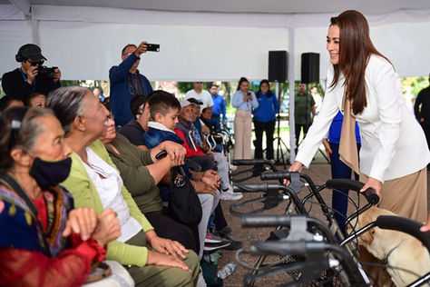 TERE Y AURORA JIMÉNEZ ENTREGAN APOYOS QUE DEVUELVEN MOVILIDAD E INDEPENDENCIA A QUIENES MÁS LO NECESITAN