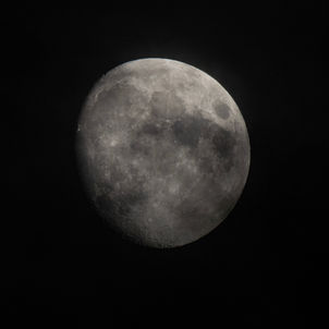 夜のアオジシ谷に、光を灯して