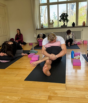 YinYoga med myofashial release.jpeg