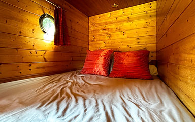 Roulotte Boheme - Interieur - Lit.jpg