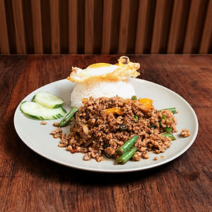 Pad Gra Pow (Stir-fry Holy basil sauce)