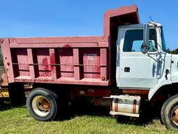 1994 FORD L8000 DUMP TRUCK W/ OX BODIES DUMP BED AND TWENTY (20) FOOT PINTLE HITCH TRAILER, consigned in April 4, 2026 Auction