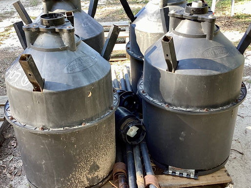 LOT OF FOUR (4) MOULTREE FEEDERS ON STANDS WITH MOTORS/SPINNERS, consigned in October 4, 2025 Auction