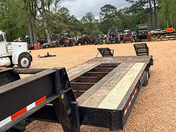 TANDEM AXLE TRACTOR/TRAILER LOWBOY, consigned in April 4, 2026 Auction