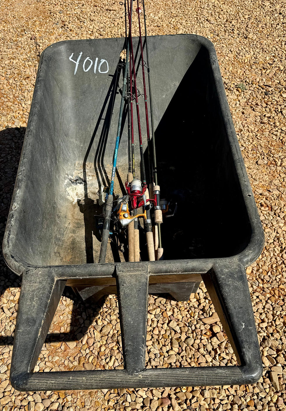 RUBBERMAID YARD CART,  consigned in April 4, 2026 Auction