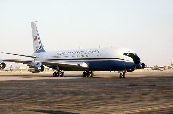 C-137C_89th_MAW_in_Saudi_Arabia_1992.JPE