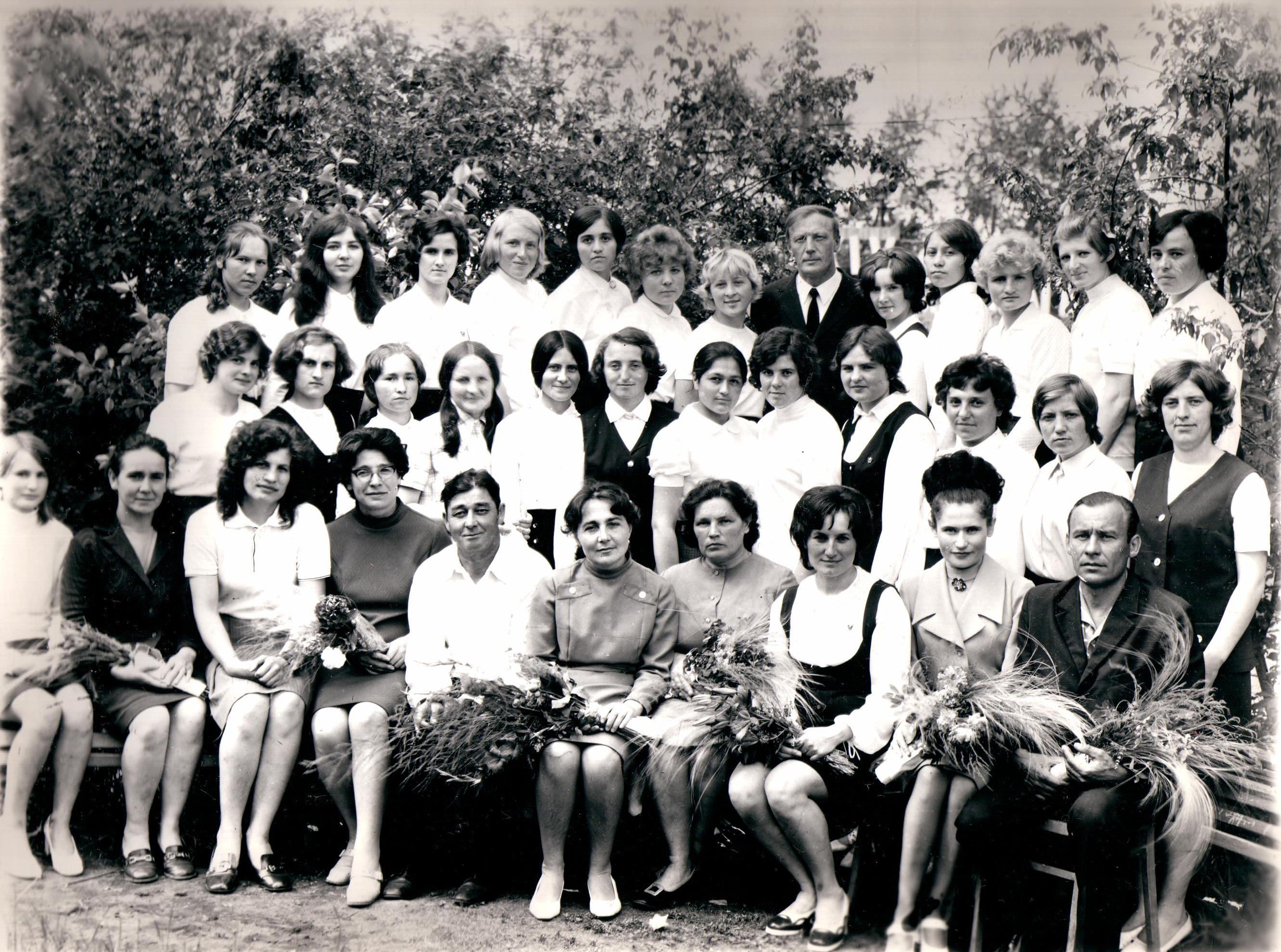 Магнитогорский индустриально педагогический техникум выпуск 1978. Учителя выпускники зарайского педучилища. Каргопольский педагогический колледж. Ялтинское педагогическое училище выпуск 1989 года. Выпуск педагогическое училище.