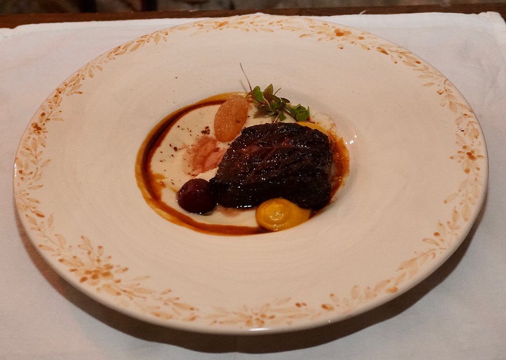 Canard mariné au sel, poivre, ail, purée de céleri et lait de coco. © Fabrice Roy