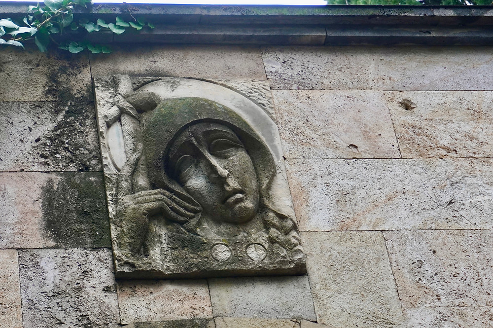 Sainte Nino, jeune fille de 14 ans qui a converti les Géorgiens au christianisme après une vision de la Vierge Marie. Elle confectionna une croix en bois de vigne. © Fabrice Roy