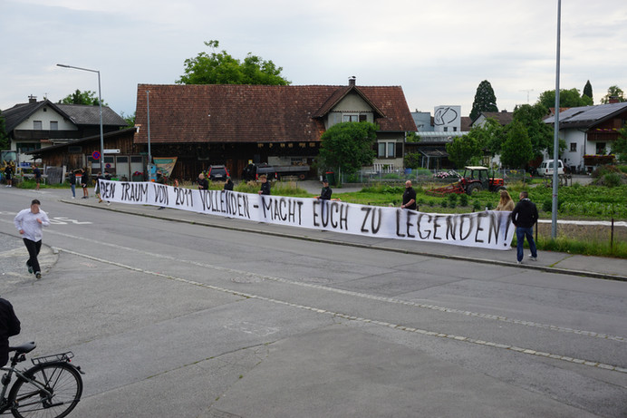 Verabschiedung der Mannschaft. Viel Glück Männer!
