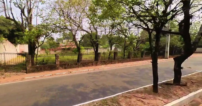 Terreno en esquina sobre avenida en San Bernardino, a 4 cuadras del Club Náutico, ideal para desarrollo inmobiliario.