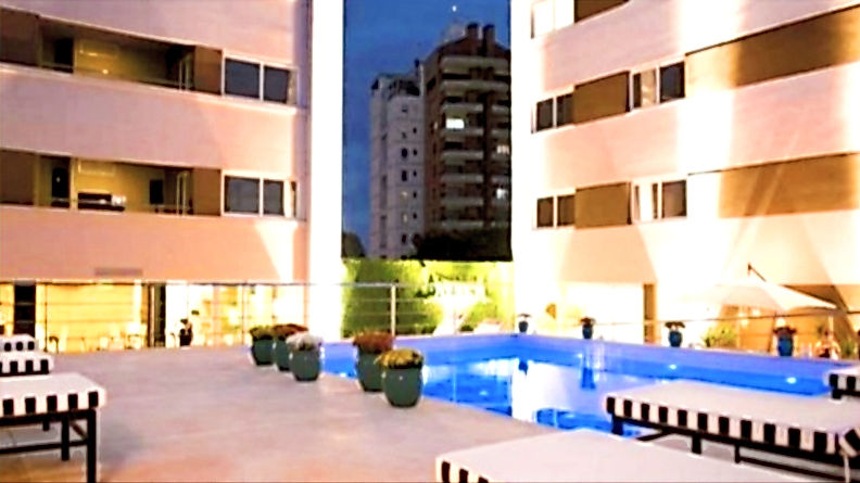 Piscina y áreas comunes de primer nivel en Torres de Altea.