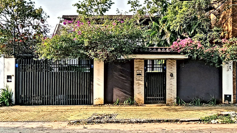 Casa en venta en Barrio Herrera con fachada amplia, garaje techado y entrada peatonal – M2 Inmobiliaria

Casa en venta en Barrio Herrera con fachada amplia, garaje techado y entrada peatonal – M2 Inmobiliaria
