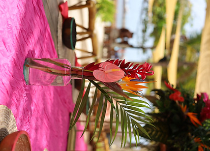 We believe your wedding is a once in a lifetime chance to spend quality time with your best friends and family at our beach club and restaurant at Costa Maya beach.
