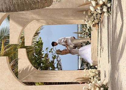 We believe your wedding is a once in a lifetime chance to spend quality time with your best friends and family at our beach club and restaurant at Costa Maya beach.