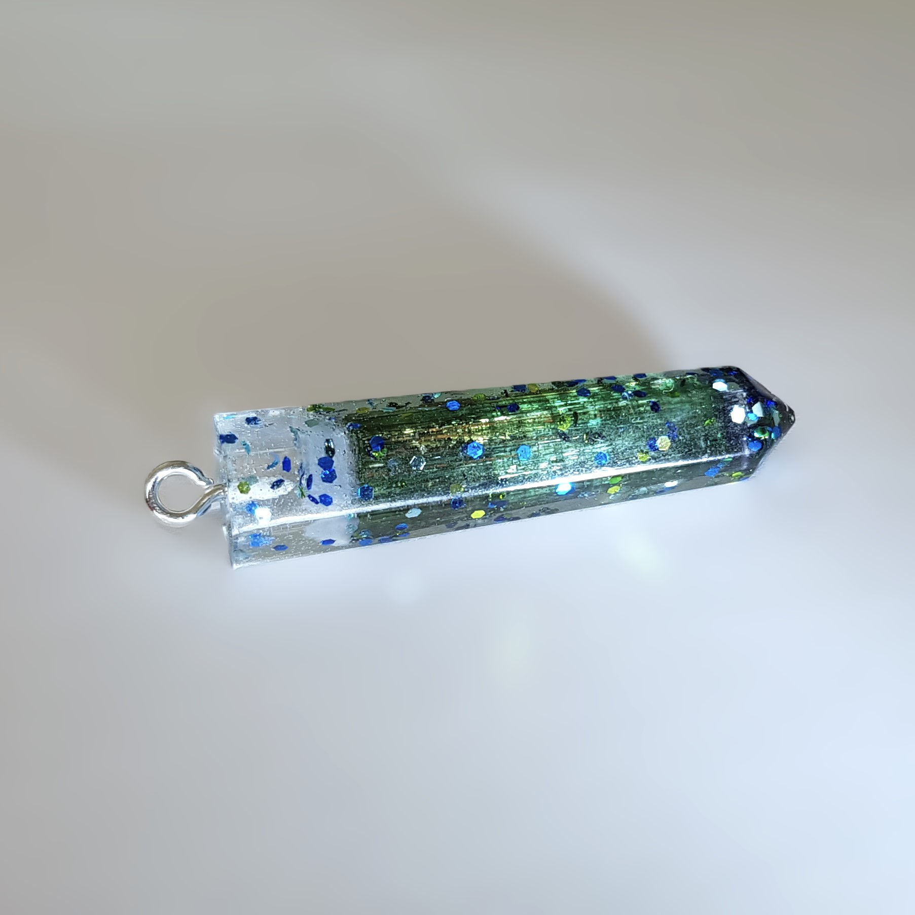 Healing energy pendant - Northern lights hexagonal