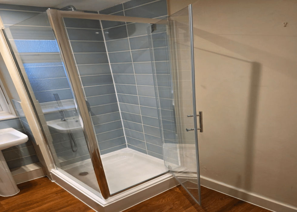shower enclosure_edited.jpg